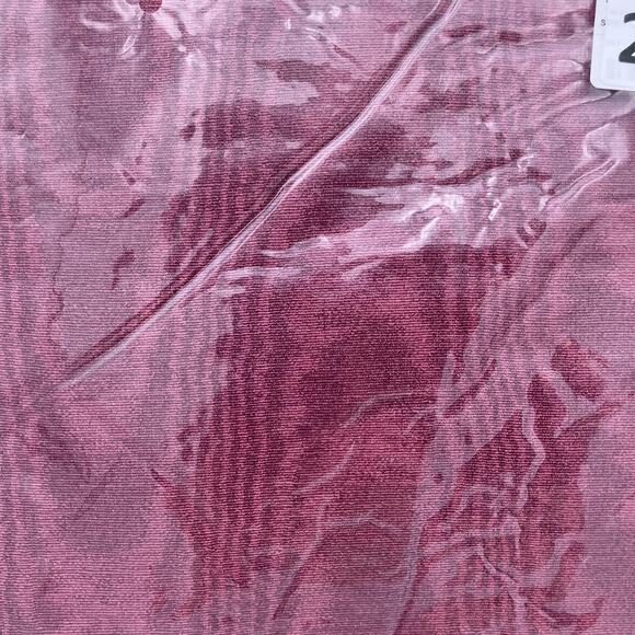 SULTAN'S LINENS 60"RD Vinyl Flannel Back Table Cloth Burgundy - Picture 4 of 4